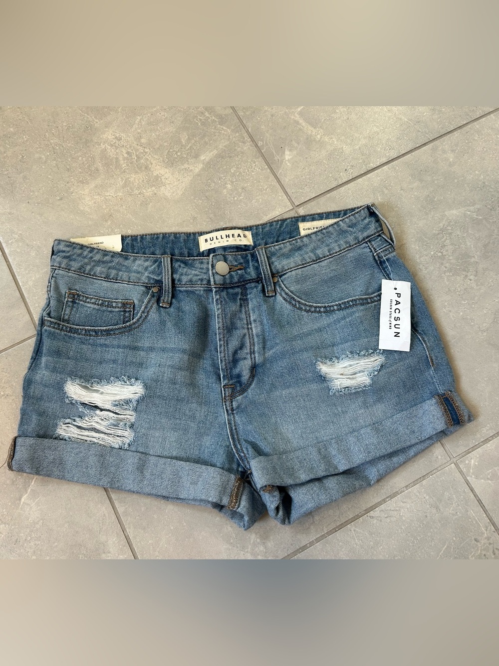 NWT Bullhead Distressed Girlfriend Denim Shorts Size 27 Light Wash Button Fly